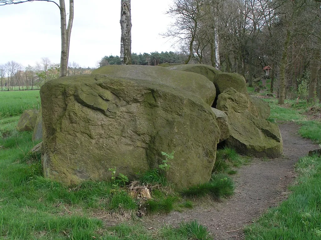 Hünengrab B (Sprockhoff-Nr. 883) in Hekese (Landkreis Osnabrück)