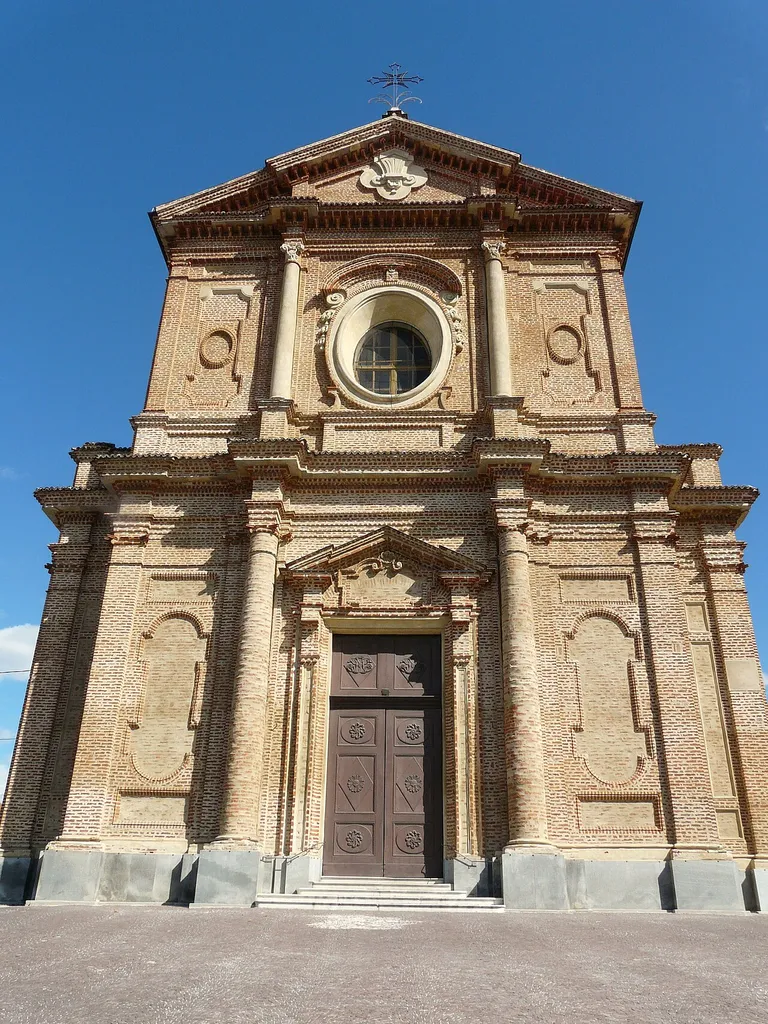 Facciata della chiesa della Natività di Maria Vergine, Marene, Piemonte, Italia