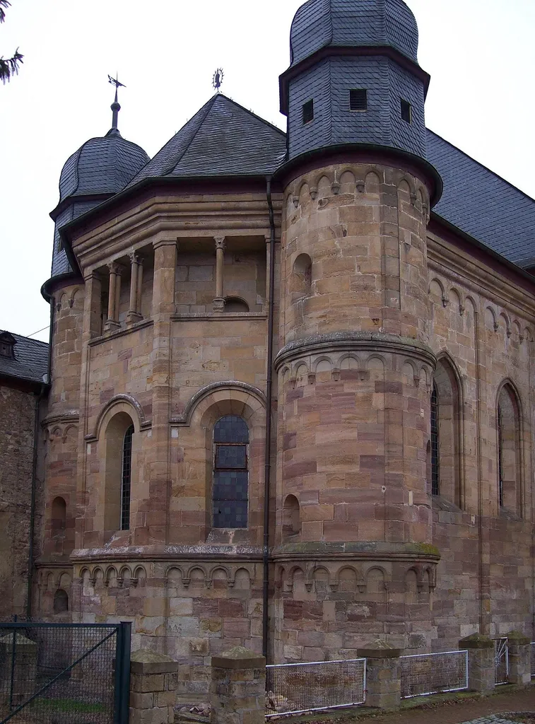Ehemaliges Augustiner-Chorherrenstift Pfaffen-Schwabenheim, Rheinland Pfalz, heute Pfarrkirche Maria Himmelfahrt. Frühgotischer Chor von etwa 1240