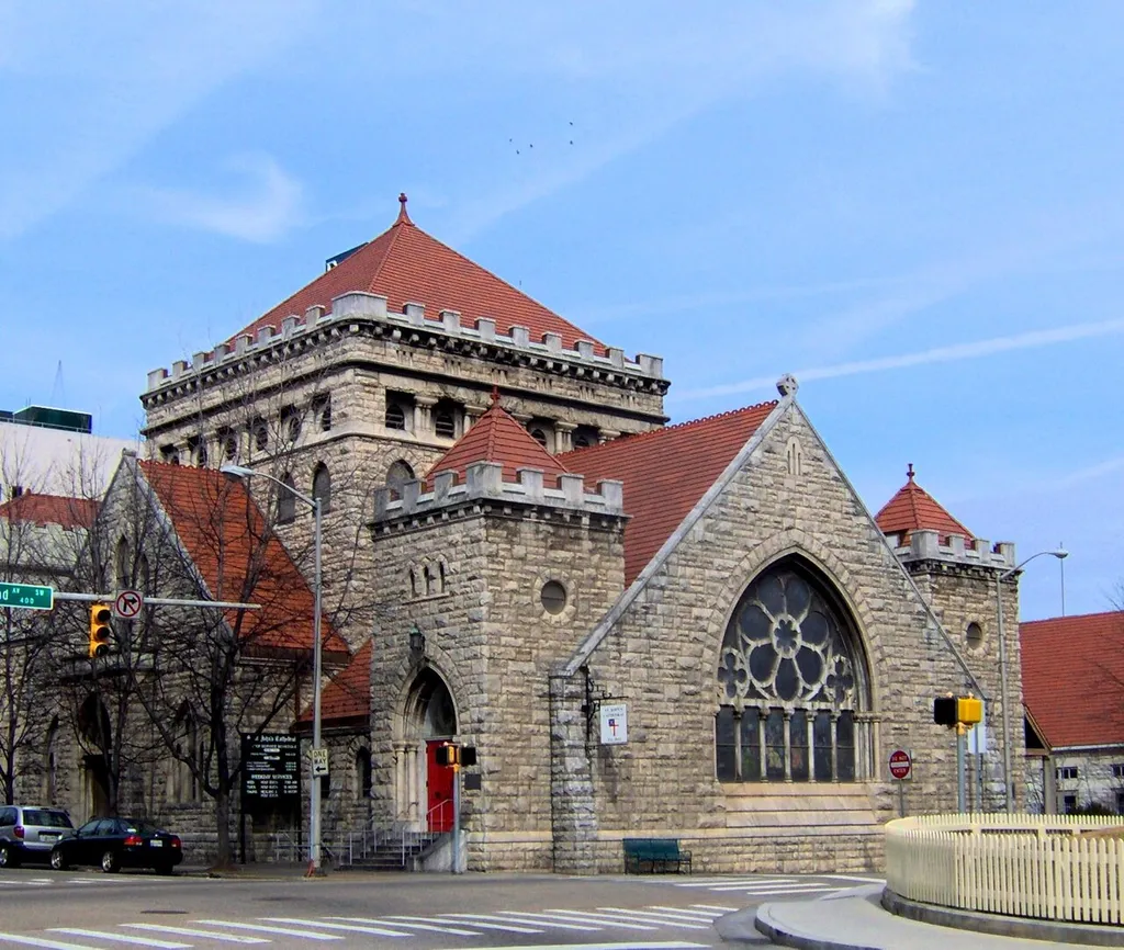 St. John's Cathedral in Knoxville, Tennessee, in the southeastern United States. This cathedral was built in the 1890s and restored after a fire gutted the interior in 1919.