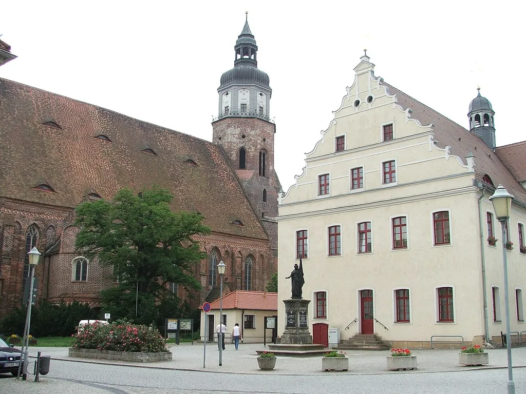 Herzberg (Elster), Rathaus und Marienkirche