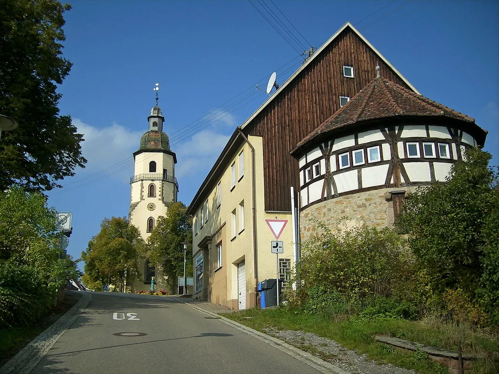 Rosenfeld Einer der beiden Tortürme des östlichen Stadtzugangs der 1832 abgebrochenen Toranlage Camera location48° 17′ 12.5″ N, 8° 43′ 40.1″ E View this and other nearby images on: OpenStreetMap 48.286806; 8.727806