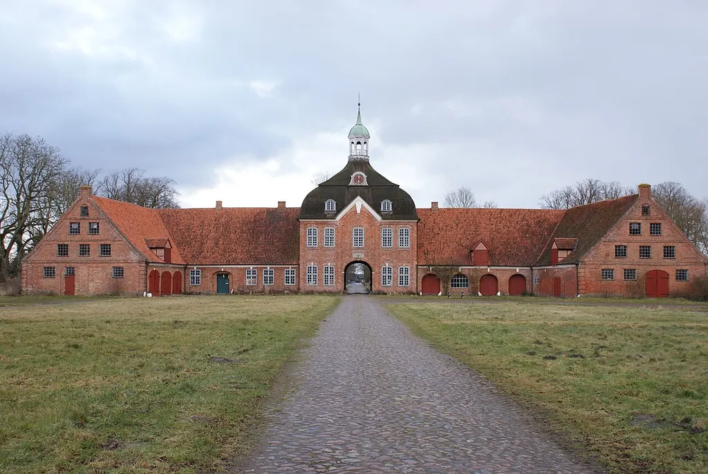 Rueckseite Torhaus Gut Hasselburg
