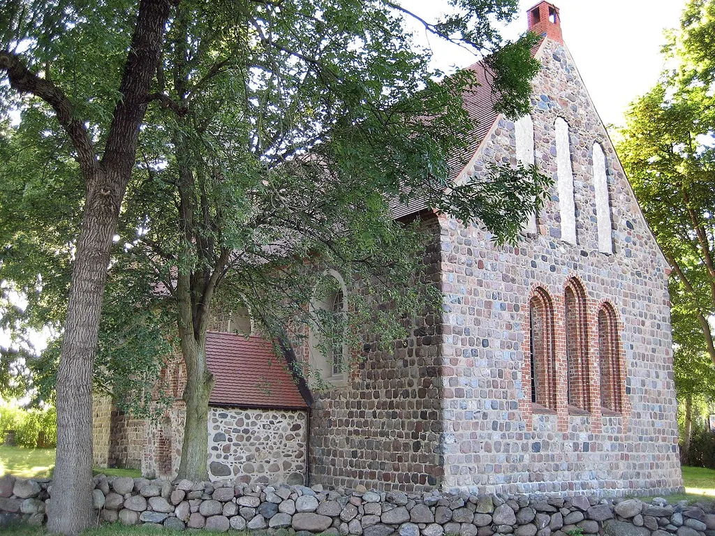 Kirche Zerrenthin aus Blickrichtung Südosten.