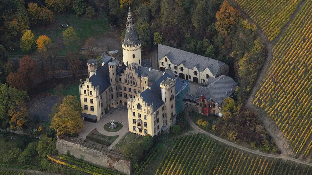 Schloss Arenfels: Luftaufnahme