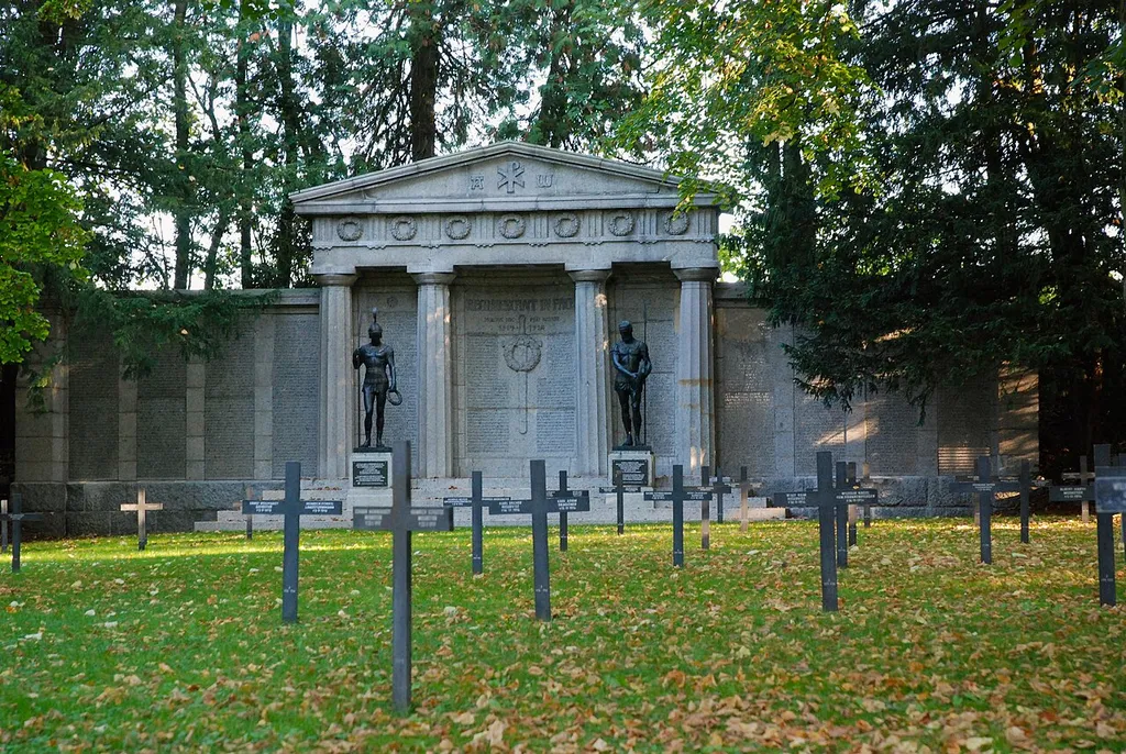 monument du cimetière allemand de Saint Quentin Aisne (sculpteur Wilhelm Wandschneider)