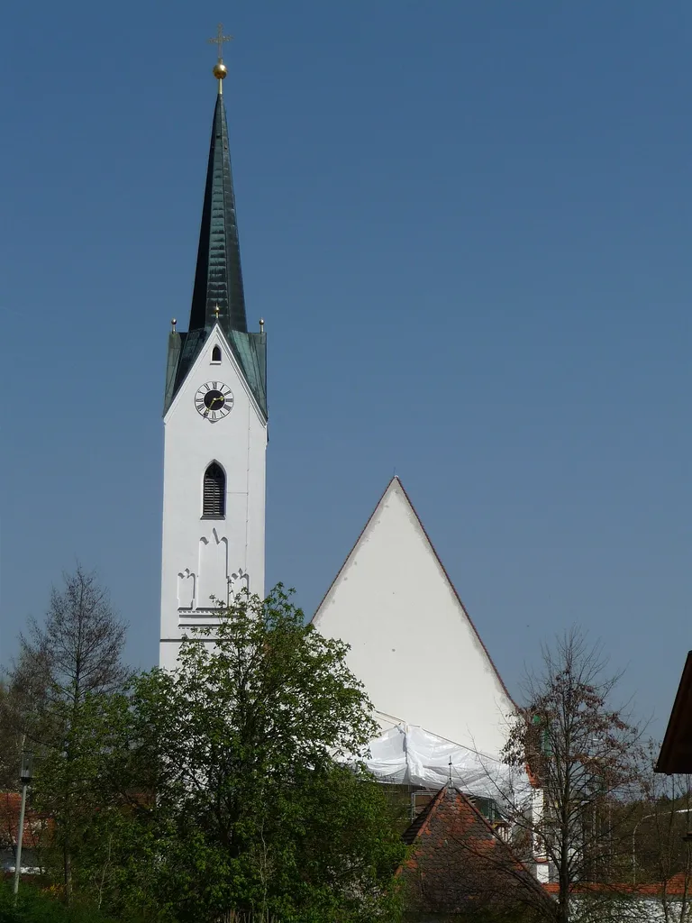 Die Pfarrkirche St. Petrus und Paulus in Peterskirchen