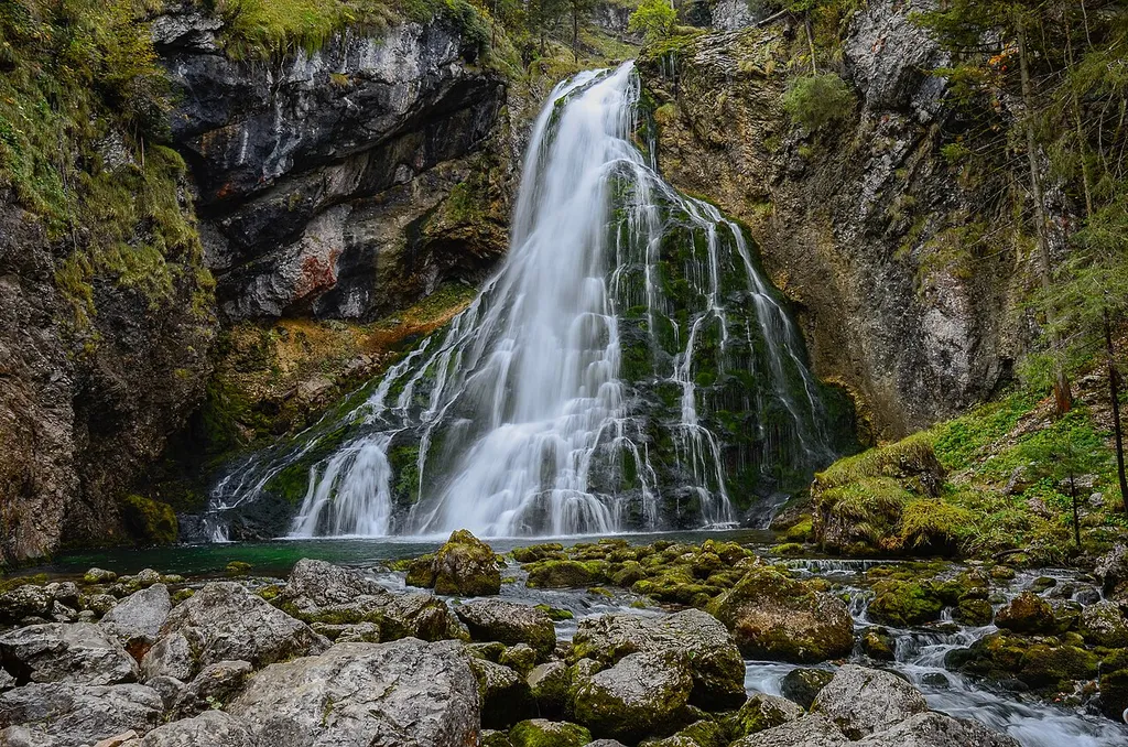 This media shows the natural monument in Salzburg with the ID NDM00197.