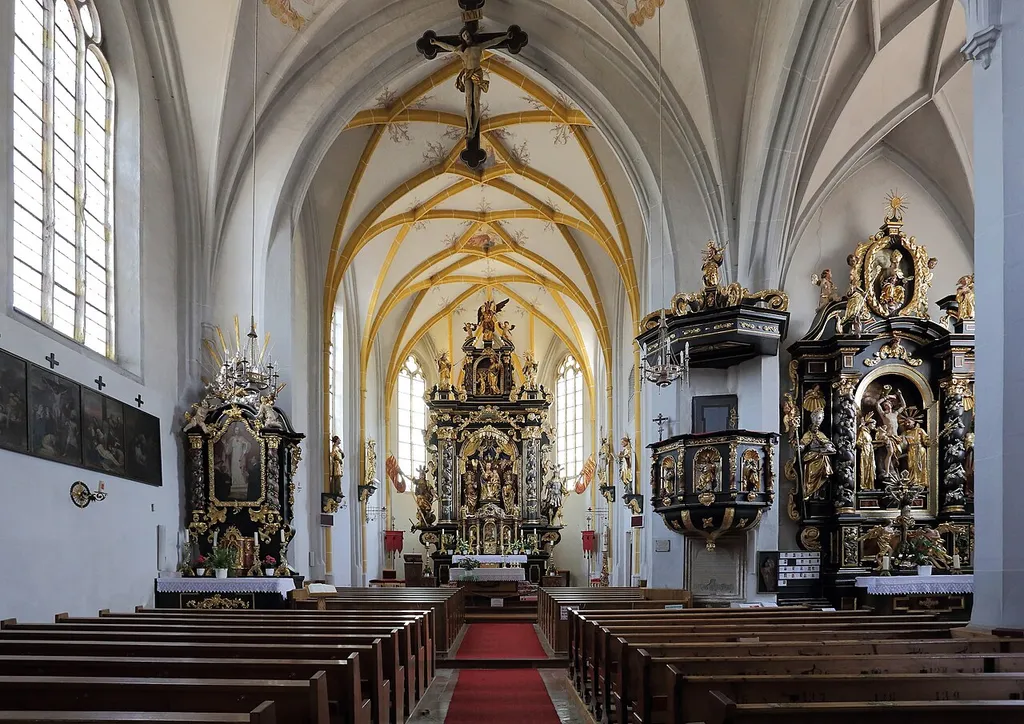 Innenansicht der katholischen Pfarrkirche Mariä Himmelfahrt in der oberösterreichischen Gemeinde Waldzell.