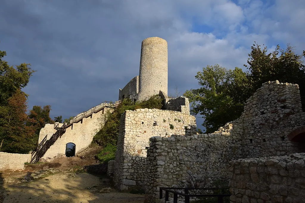 Smoleń, ruiny zamku, XVI