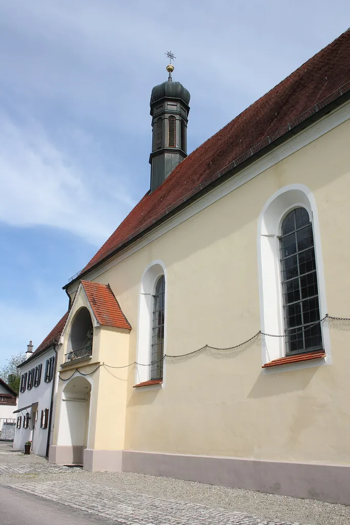 katholische Wallfahrtskirche St. Leonhard am Ried in Lauingen im Landkreis Dillingen an der Donau (Bayern)