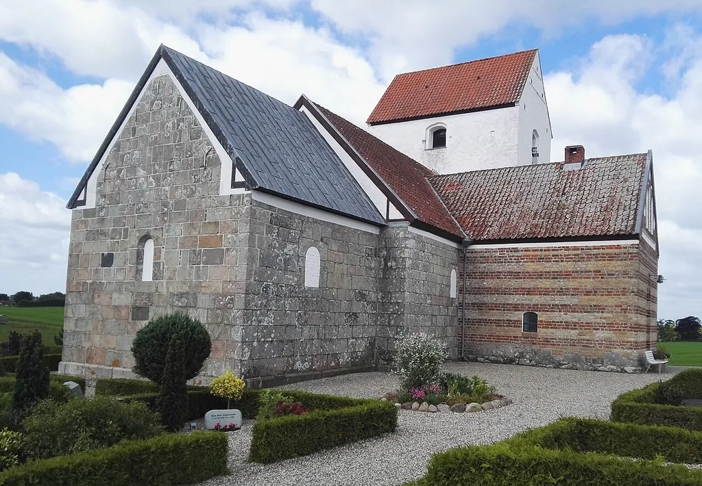 Råby Kirke fra øst