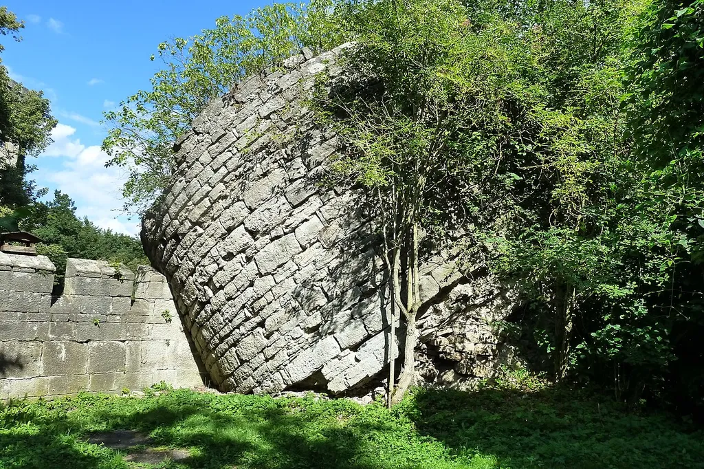 Rest vom Bergfried der Burg Landeswehre in Meiningen, heute integriert in das Schloss Landsberg.