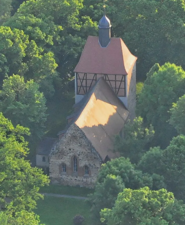 Blick auf Goßmar, heute Ortsteil der Stadt Sonnewalde auf einem Überführungsflug vom Flugplatz Nordholz-Spieka über Lüneburg, Potsdam zum Flugplatz Schwarzheide-Schipkau