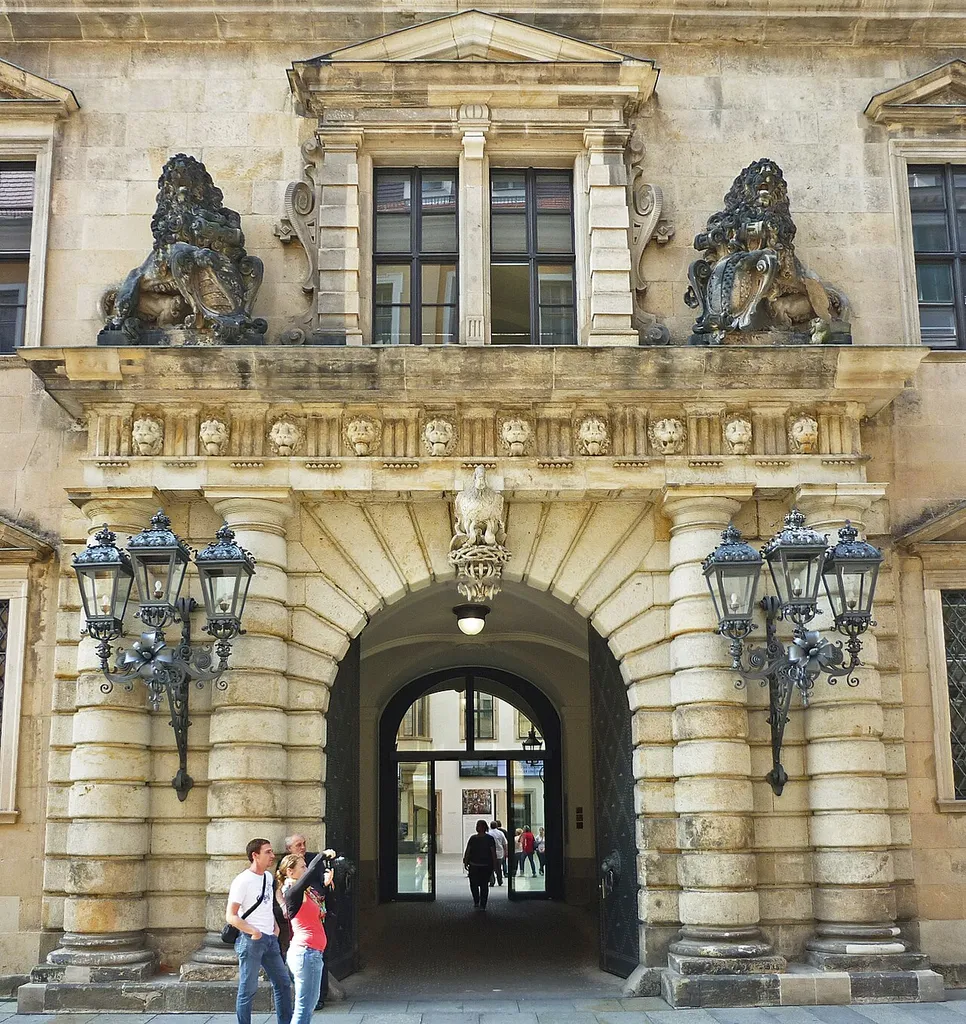 Skulpturen am Residenzschloss Dresden, Ostflügel