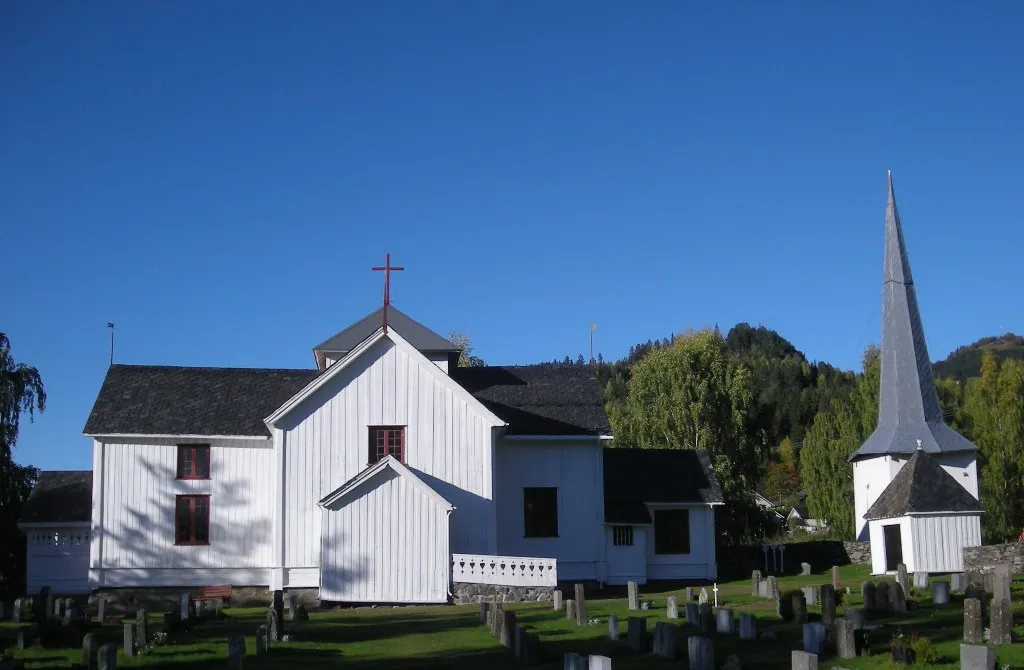 Tretten church