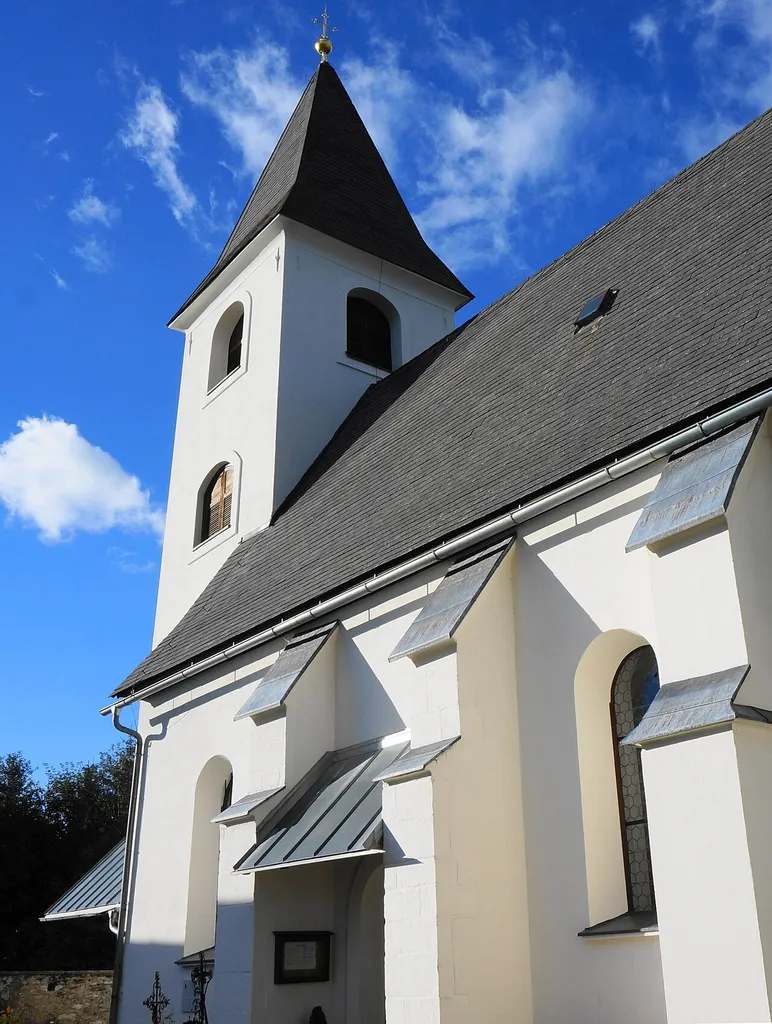 Kath. Pfarrkirche hl. Nikolaus und Friedhof