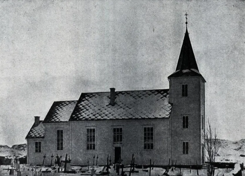 Kausland kirke i Sund kommune, opprinnelig utseende. Bilde gjengitt i B.D. Bendixen: Kirkerne i Søndre Bergenshus Amt (Grieg: Bergen, 1904), s. 390.