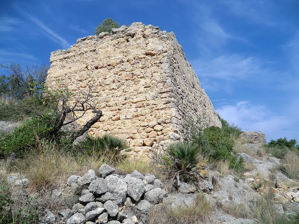 Torre islàmica sudest del Castell de Castellar a Oliva (València)
