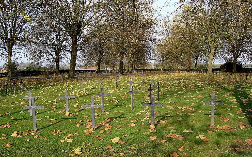 Le cimetière allemand de la première guerre mondiale à Illies (Nord) où reposent 2890 soldats allemands.