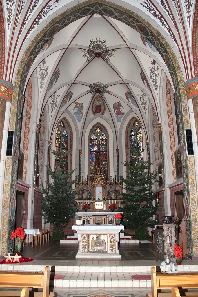 Chorraum der Herz-Jesu-Kirche in Klein Berßen