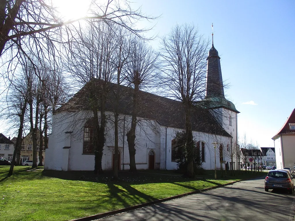 This is a photograph of an architectural monument.It is on the list of cultural monuments of Glückstadt, no. 77. Glückstadt (Schleswig-Holstein) – Am Kirchplatz – Stadtkiche Glückstadt – Bauzeit: 1618–23, 1650 erneuert – Infos zur Stadtkiche: → Glückstädter Stadtkirche