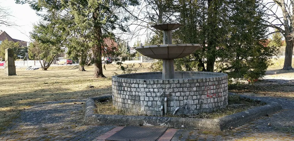 Brunnen auf dem Spielplatz in Freienhufen zwischen Großräschener Straße und Bergmannstraße