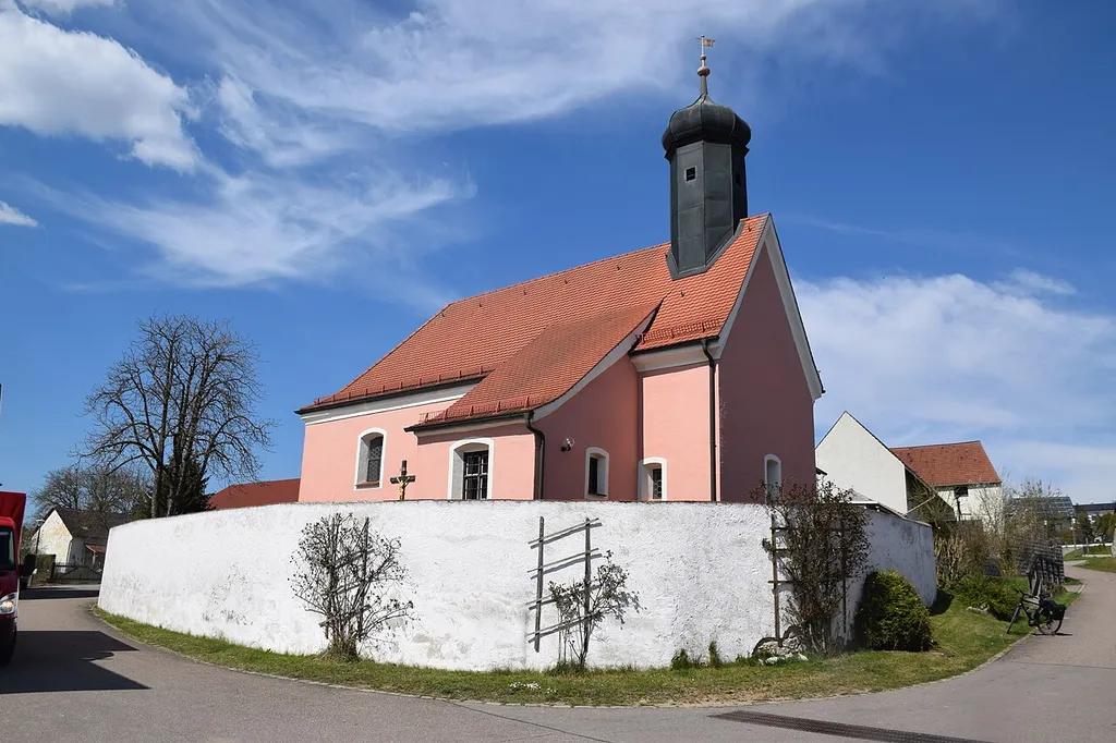 Saalkirche mit Steildach und Dachreiter