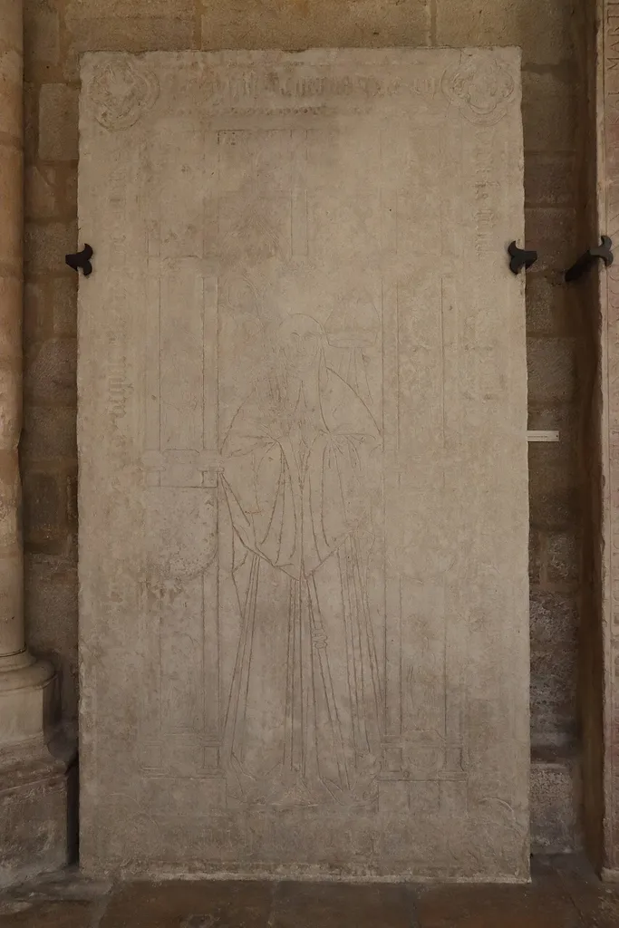 Dalle funéraire de Guillaume Sacquenier en la cathédrale Saint-Bénigne de Dijon (21).