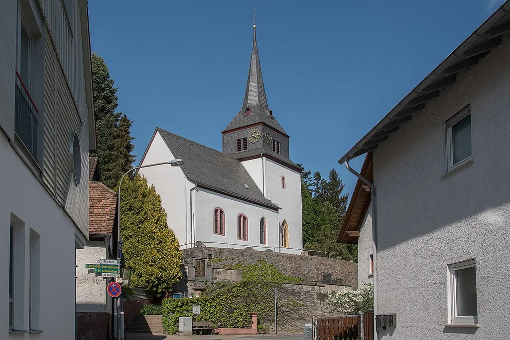 Denkmalgeschützte evangelische Kirche in Seeheim-Jugenheim, Ortsteil Ober-Beerbach, Ernsthöfer Straße 14