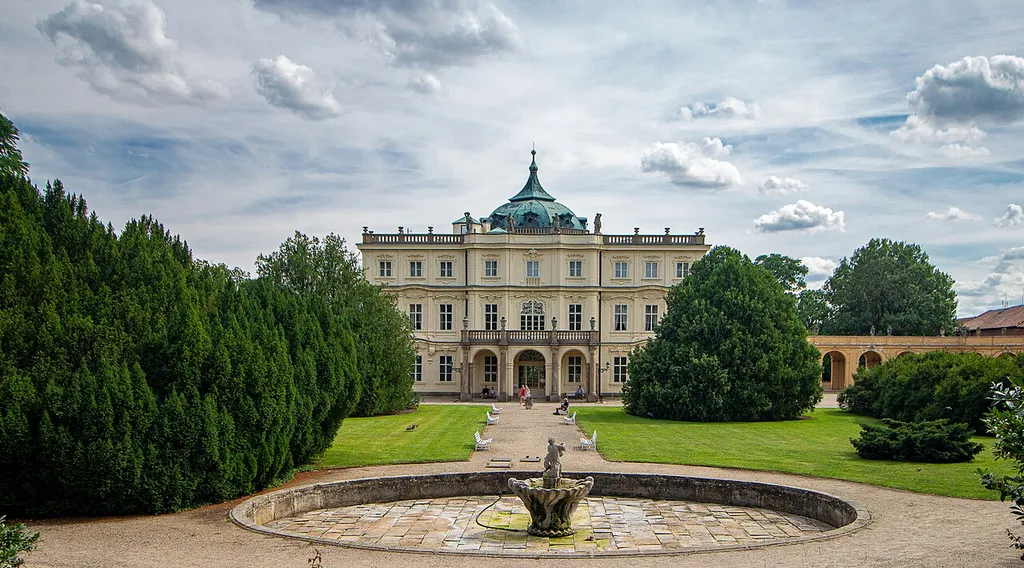 Ploskovice zámek