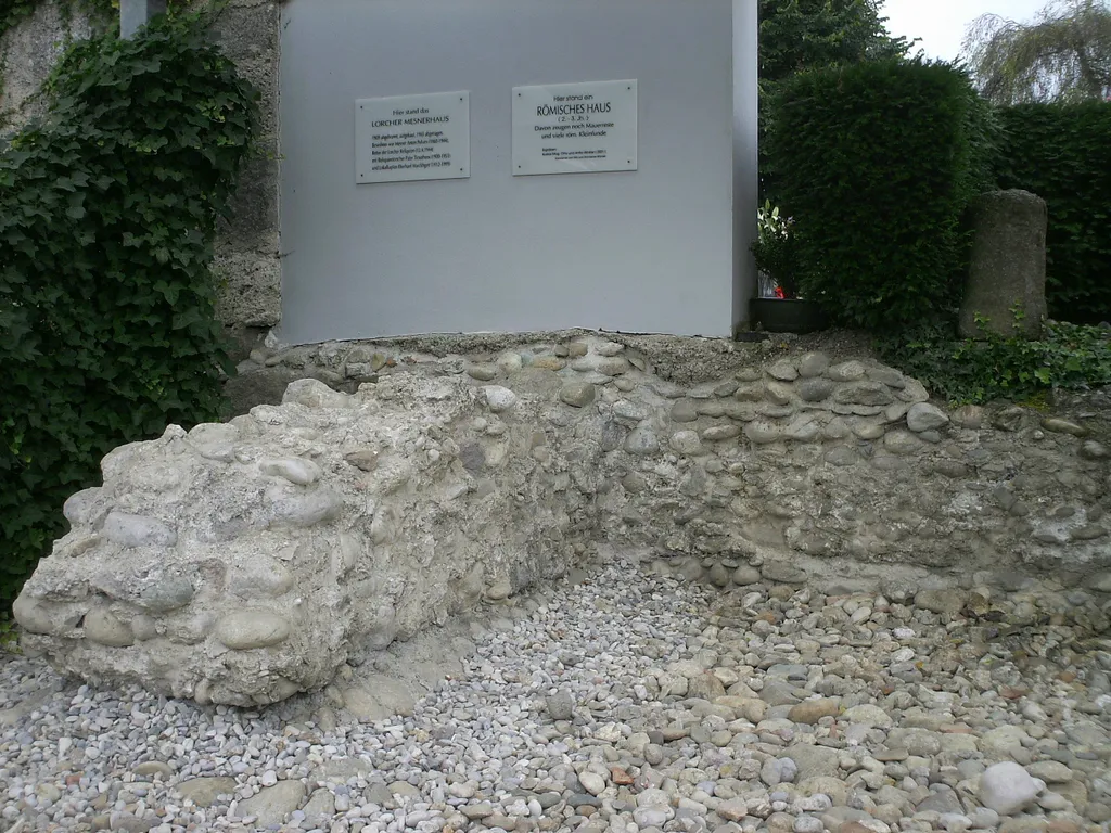 Mauerrest eines antiken Hauses der Zivilstadt (St Laurenz Basilika)