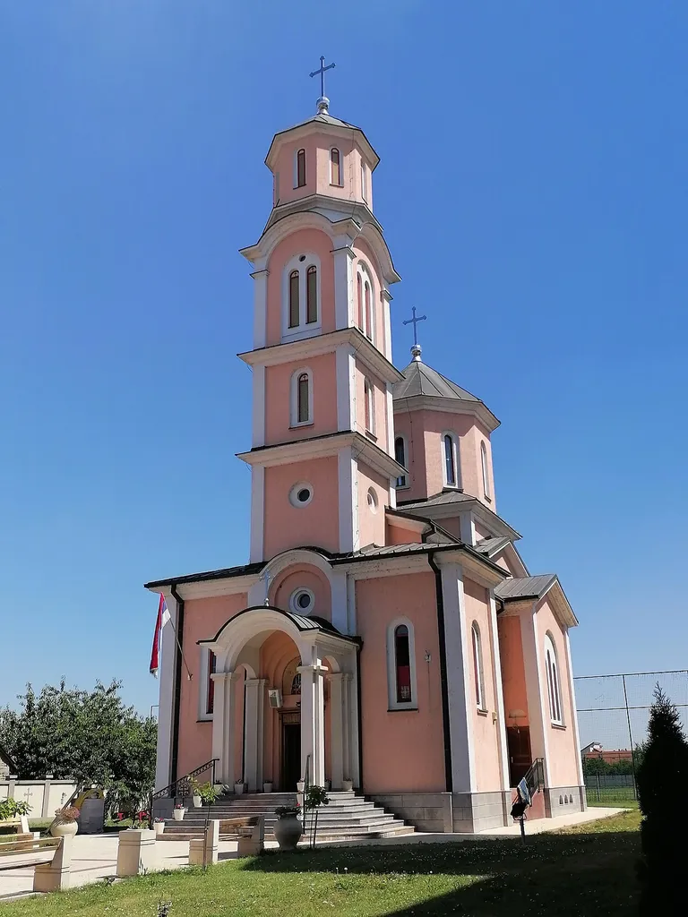 Свјетлопис сербског православног храма Свете Петке у Новој Пазови.