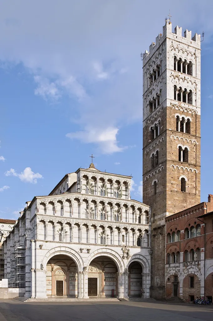 The Cathedral of St Martin (Duomo di Lucca) and its campanile in Lucca, Tuscany, Italy.