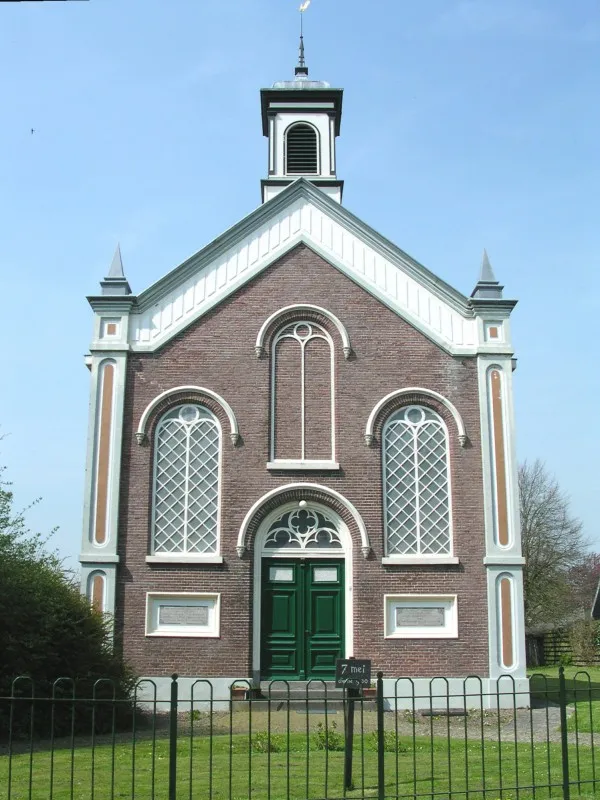 Eén van de kerken in Twisk One of the churches in Twisk This is an image of rijksmonument number 510893Information from structured data: location of creation: Medemblik→North Holland→Netherlands depicts instance of: Doopsgezinde kerk, Twisk→church building→type of building→classification scheme→variable-order class