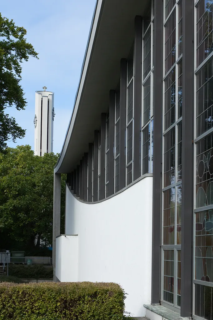 Die katholische Pfarrkirche Heiliggeist in Suhr (AG)