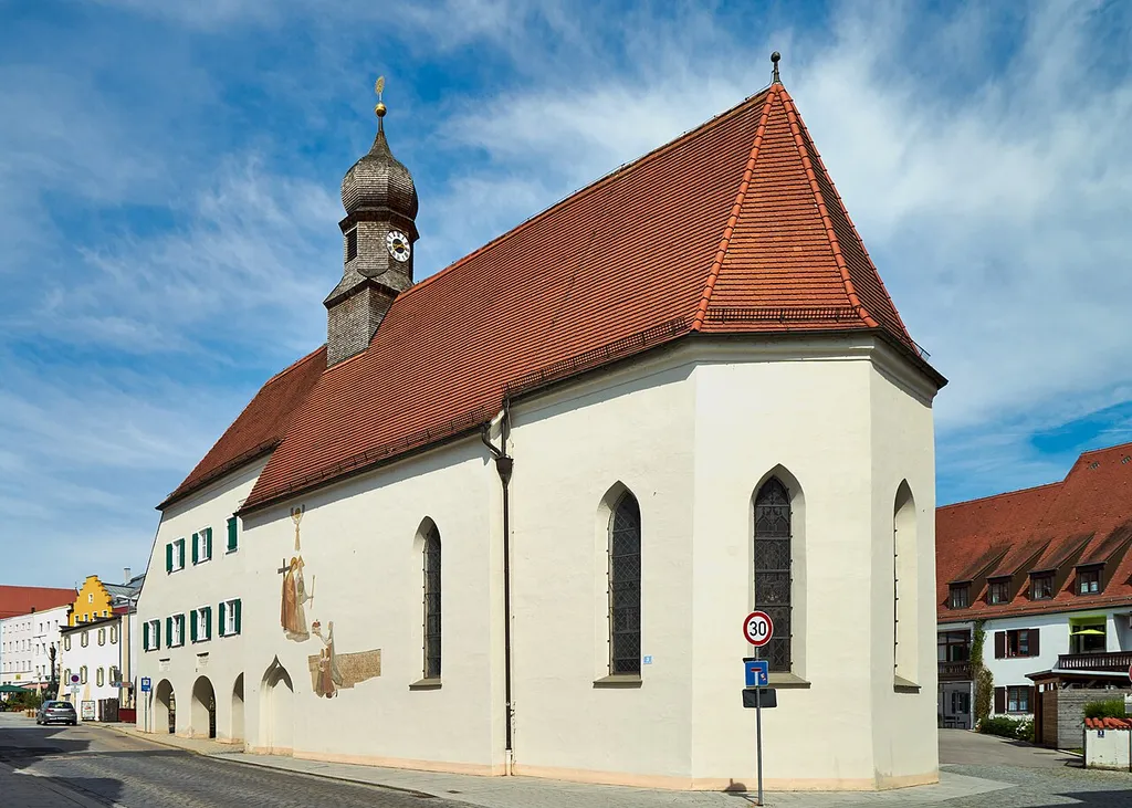 Katholische Spitalkirche Hl. Geist, spätgotischer, zweischiffiger Bau, 1493 - Ansicht von Südwesten