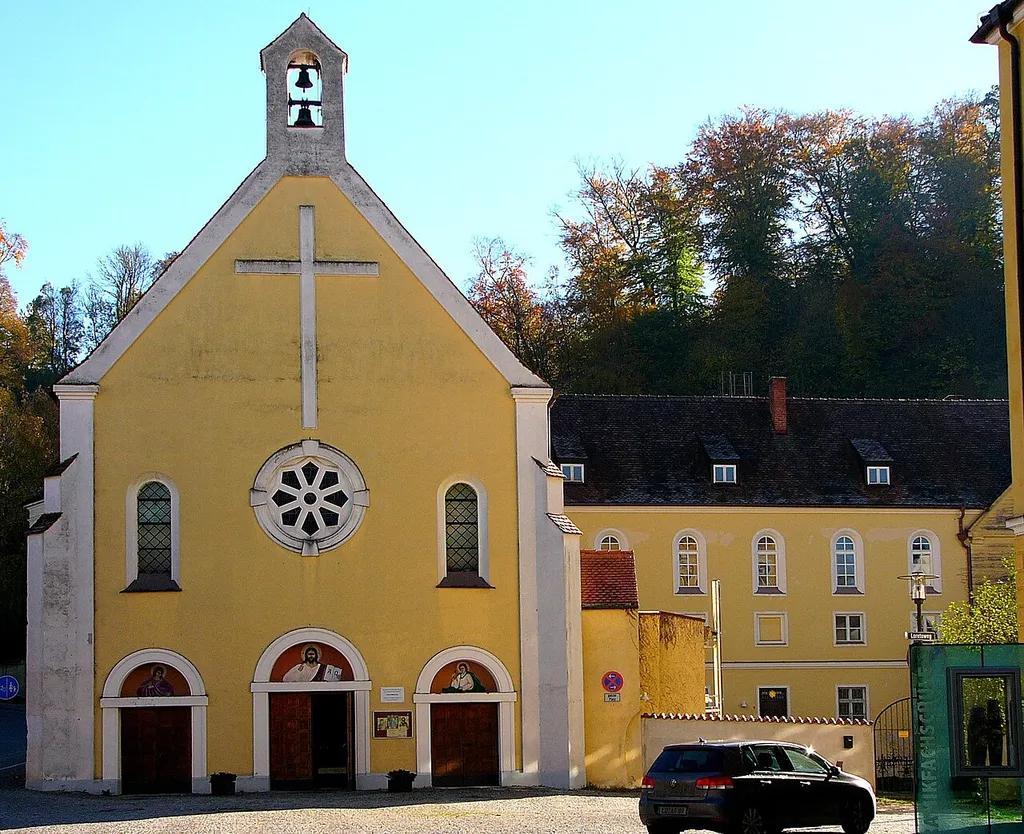 Ehem. Franziskanerkloster mit Kirche; wiedergegründet 1835; ehem. Klosterkirche unter Einbeziehung der schon 1623 erbauten Lorettokapelle 1840-41 neuromanisch erweitert, 1918 vergrößert und nach 1945 wiederaufgebaut, heute Gotteshaus der rumänisch-orthodoxen Gemeinde St. Johannes der Walache, mit Ausstattung; Konventbauten und Brauhaus, dreigeschossig, um 1840; mit Ausstattung; Tertiariats-Ostflügel, Wiederaufbau nach 1945
