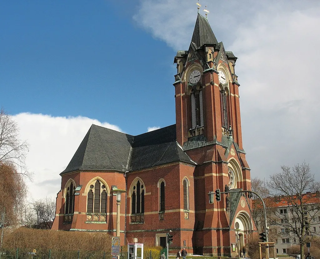 Pauluskirche in Plauen von der Kaiserstraße aus gesehen