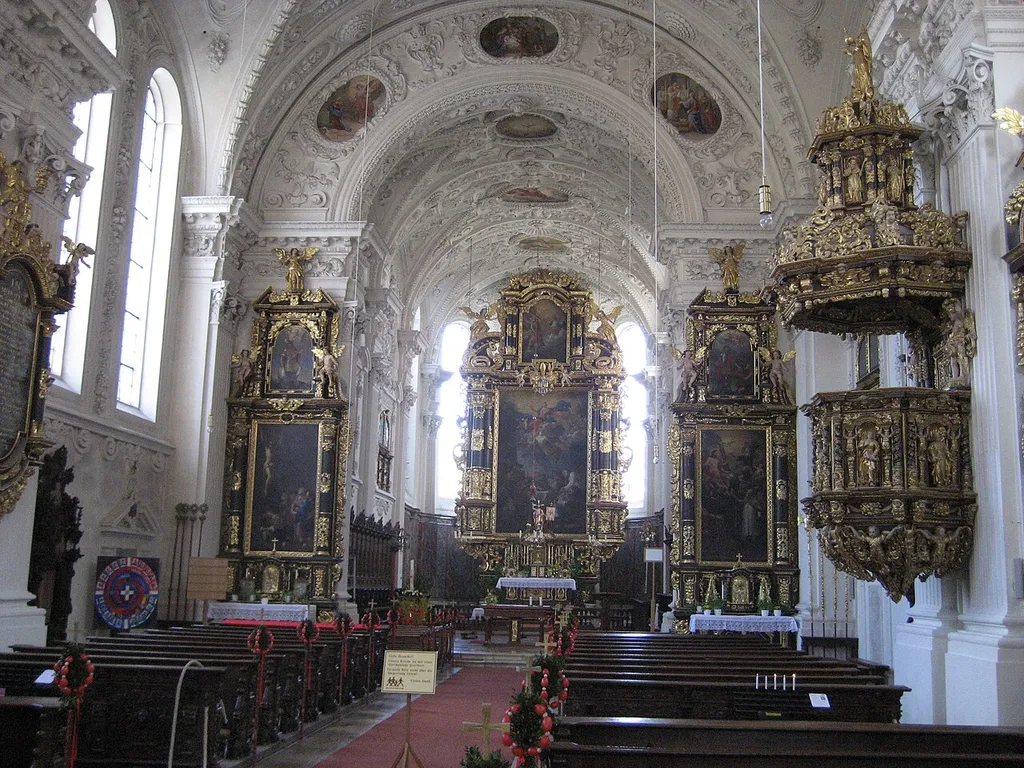 Innenansicht des Münsters in Wettenhausen