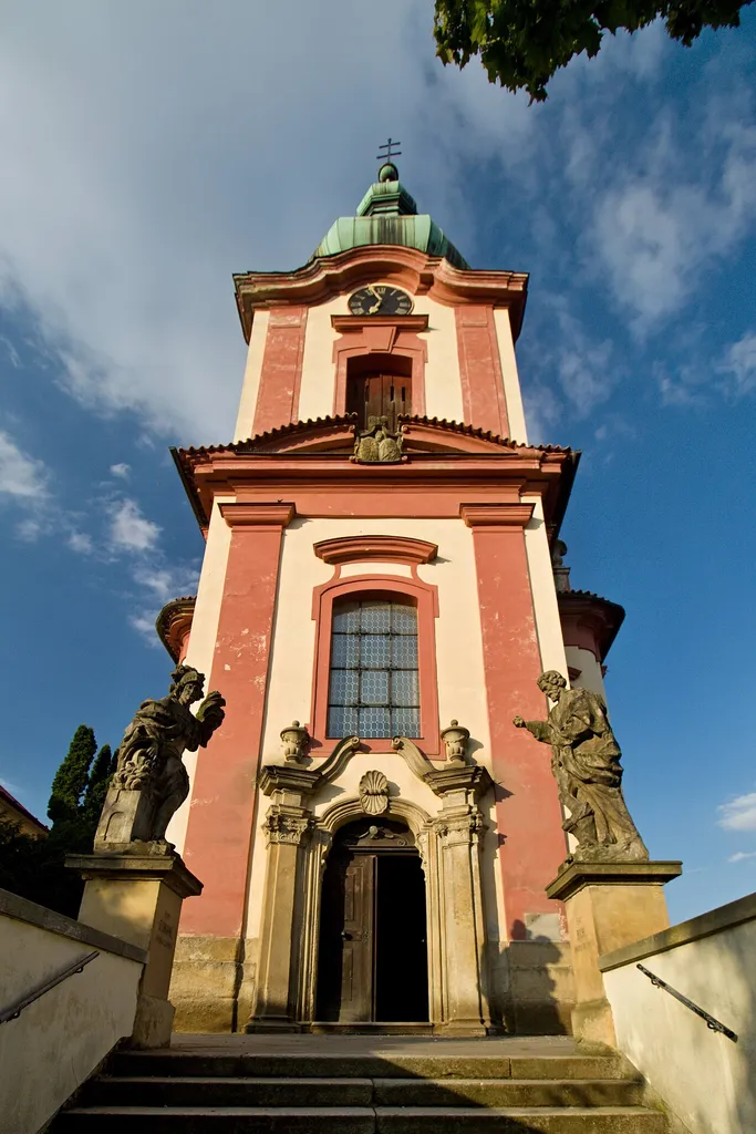 Praha-Uhříněves, barokní kostel Všech svatých