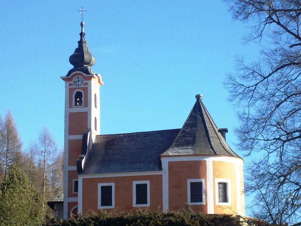 Wallfahrtskirche Maria Altötting mit ehem. ummauertem Friedhof