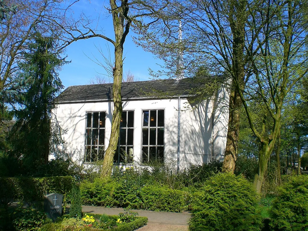 Seitenansicht der evangelischen Auferstehungskirche im Verler Ortsteil Sürenheide.