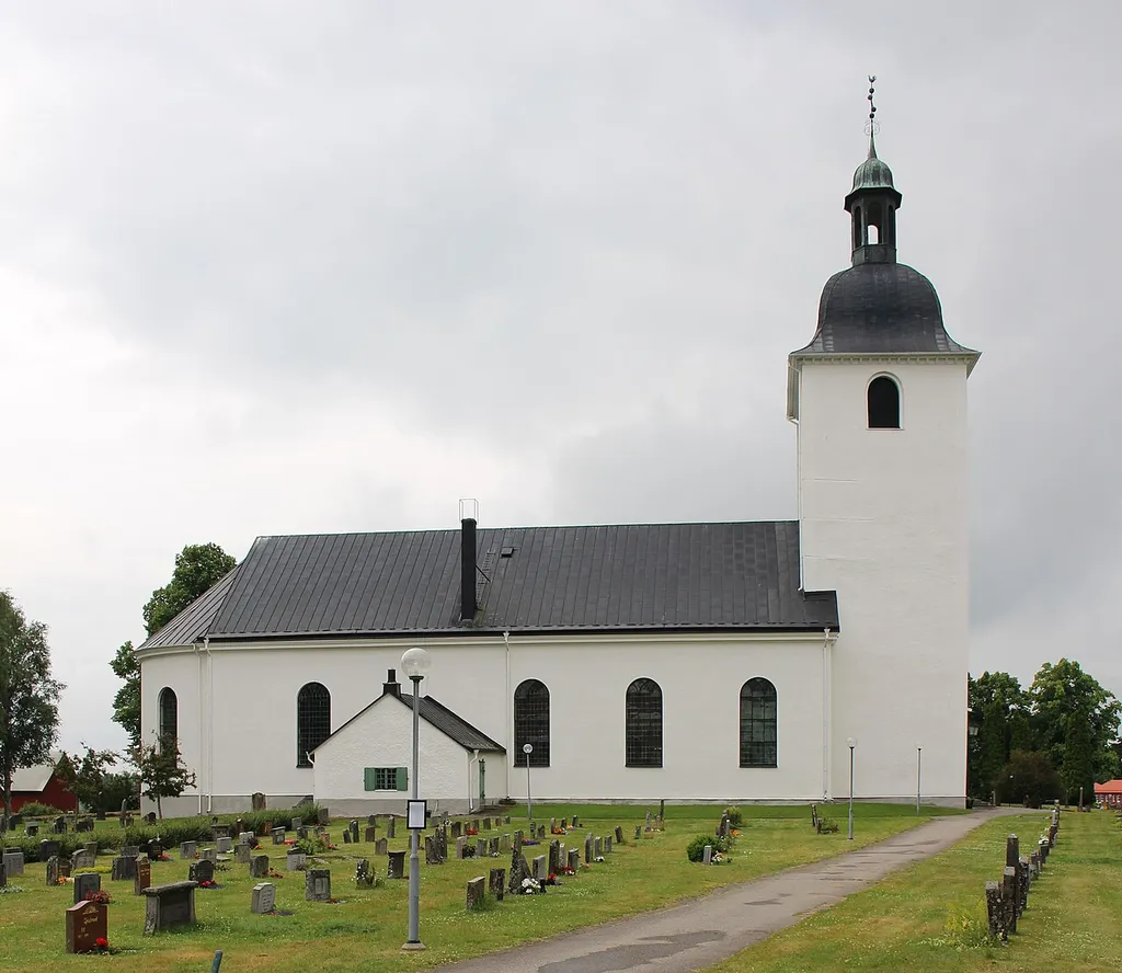 Stora Mellösa kyrka från norr.