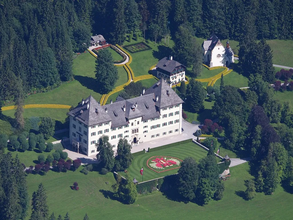 Burg-/Schlosskapelle, Kapelle Hll. Familie und Rupert
