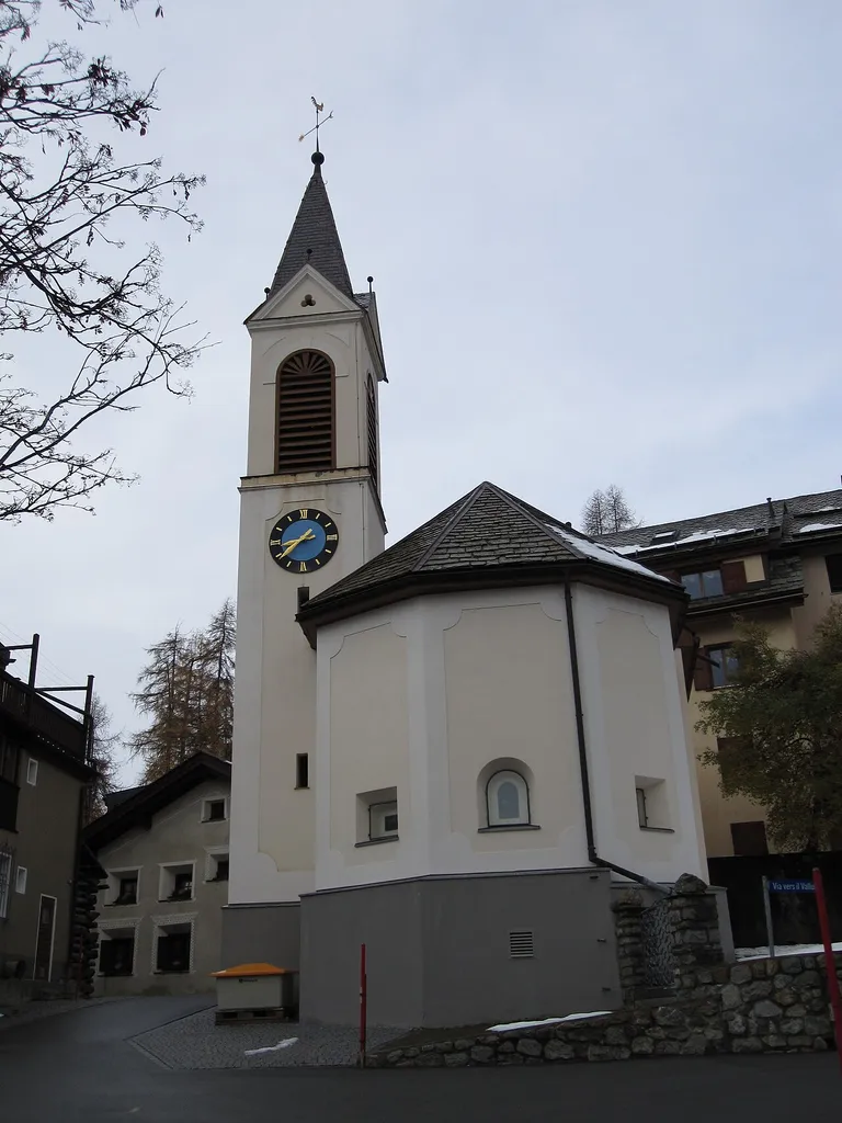 die reformierte Kirche in Champfèr (Oberengadin, Kanton Graubünden)