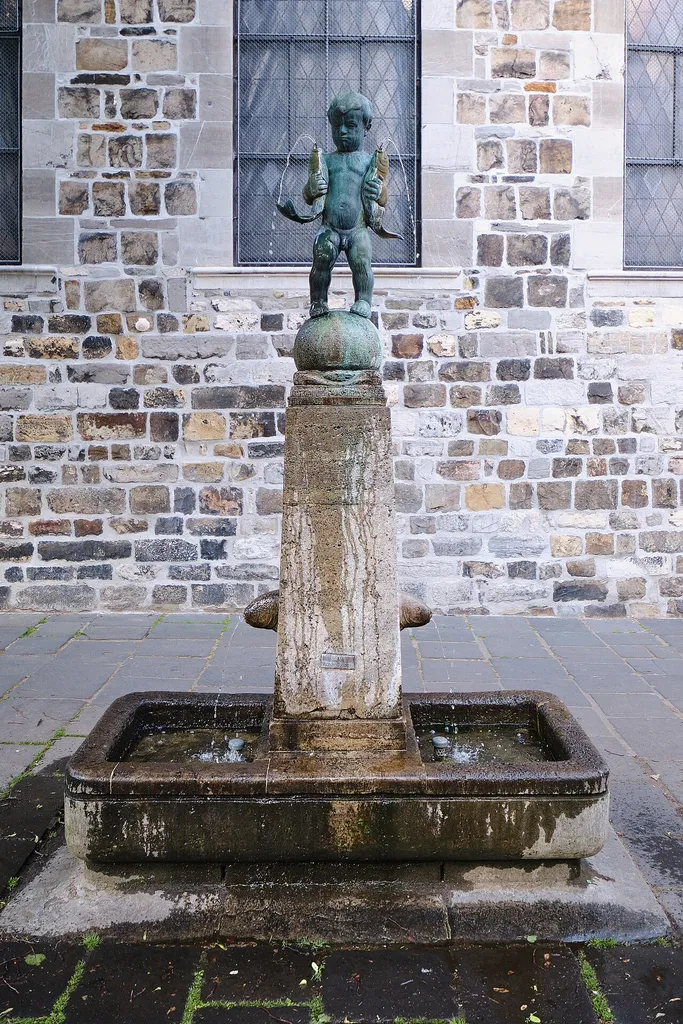 Der Brunnen "Fischpüddelchen" in Aachen am Fischmarkt, Altstadtviertel