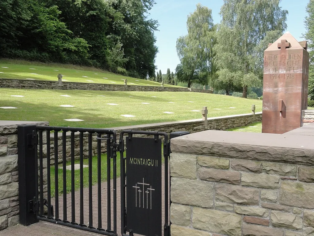 Montaigu (Aisne) Cimetière militaire allemand Montaigu II