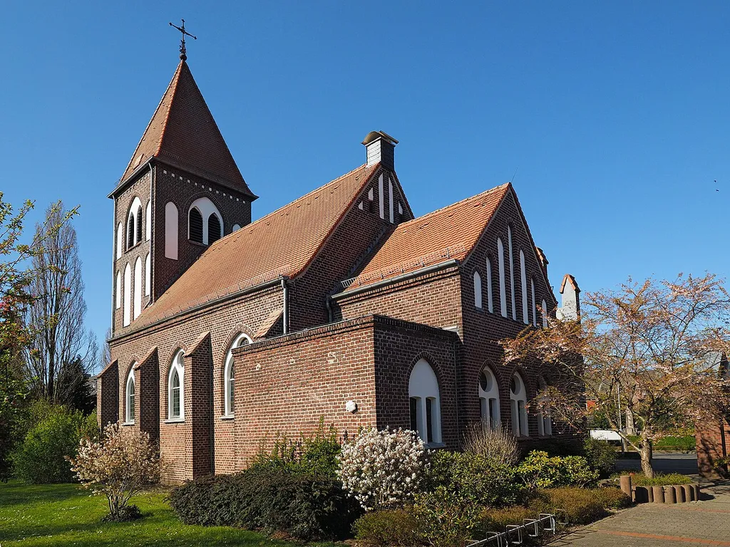 Evangelische Kirche Anrath: Kirche von der Gietherstraße gesehen