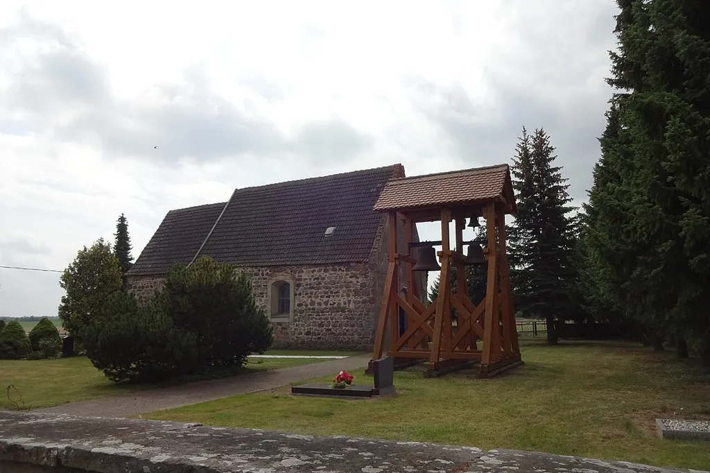 Vietzen ist ein Ortsteil der Ortschaft Kahrstedt und der Stadt Kalbe (Milde) im Altmarkkreis Salzwedel in Sachsen-Anhalt.